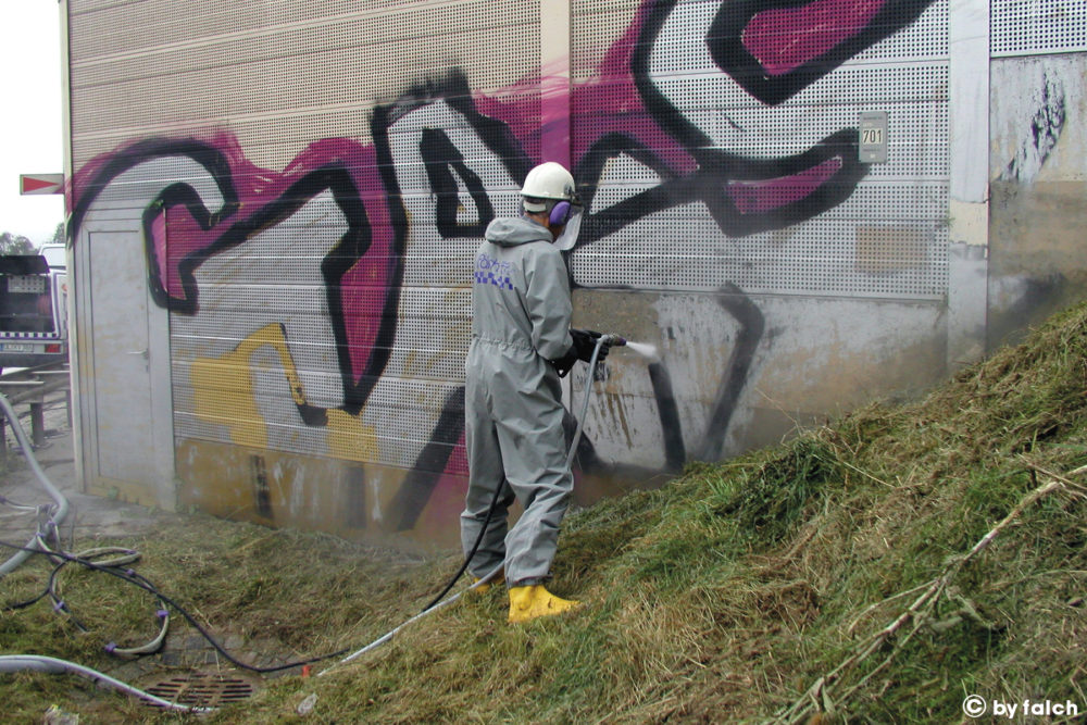 usuwanie grafiti wodą