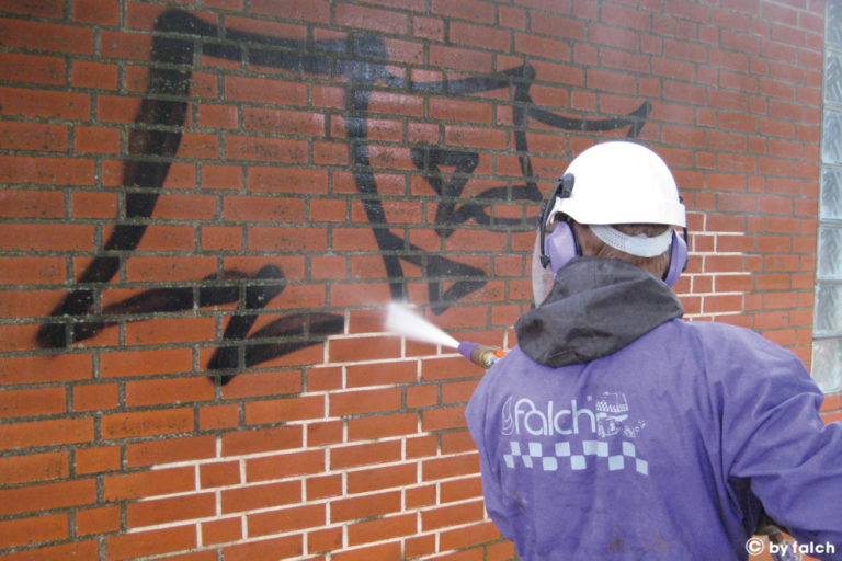 jak usunąć graffiti z cegły?